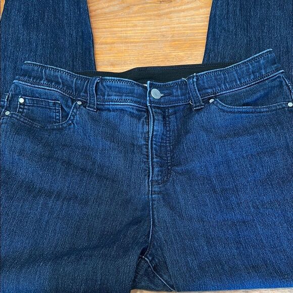 Chico's Fab Slimming Size 10 Ankle & Cropped EUC - Picture 3 of 11